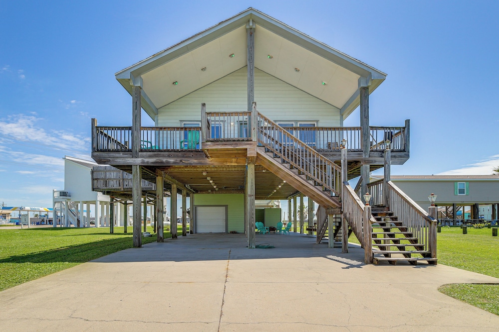 Walk to Beach: Getaway on Bolivar Peninsula!