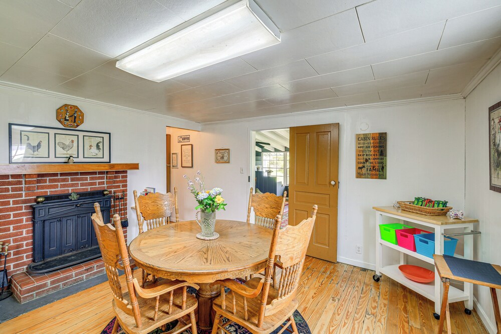 Near Blue Ridge Parkway: Galax Home w/ Mtn Views!