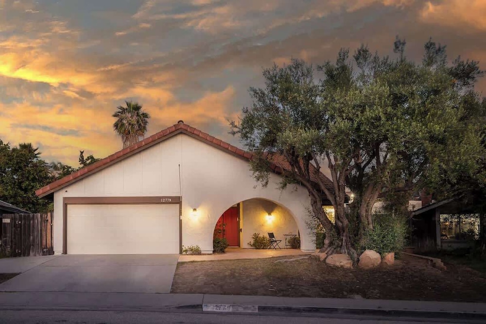 5 Bedroom Home With Firepit