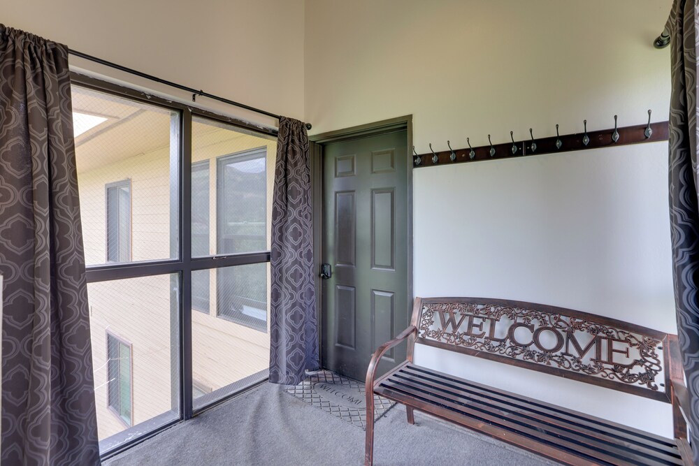 Ski-in/ski-out Brian Head Condo w/ Pool Access! view 3