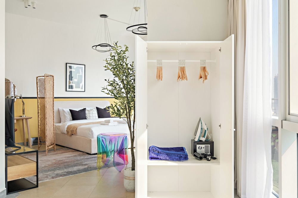 Silkhaus Madison Residency