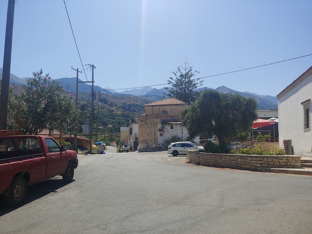 Traditional Luxury Villa in Fres