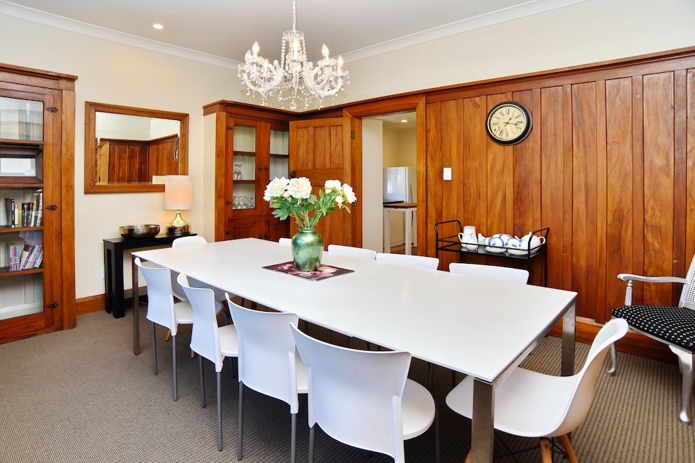 Racecourse Villa