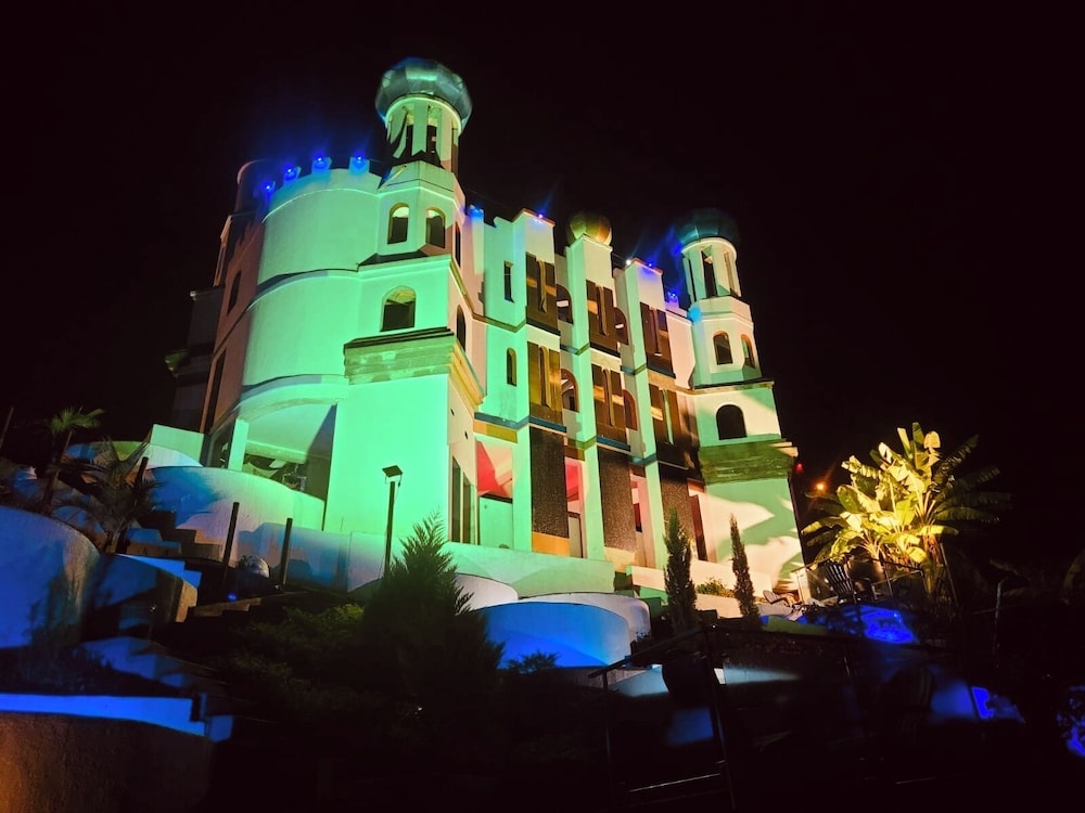 Hotel y Termales Castillo del Lago