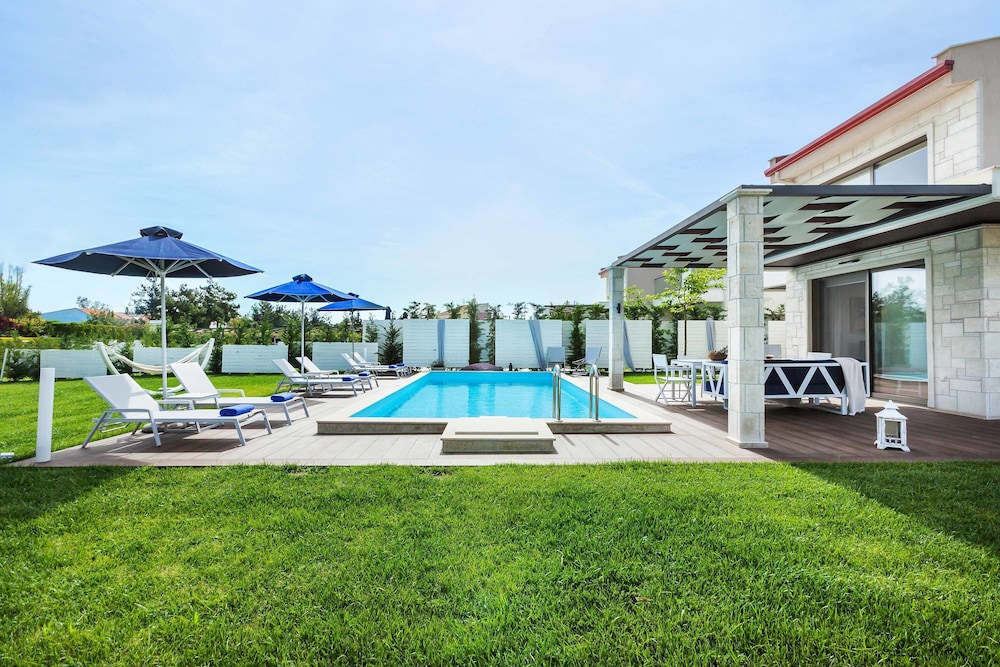 W Villas Halkidiki
