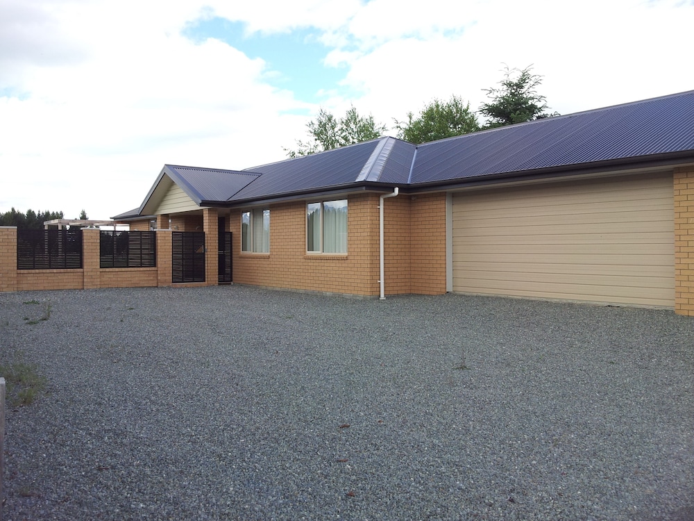 Hotel Glencairn Glamour - Image 1