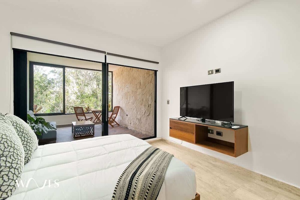 Spacious Loft W/garden View Pool + Jacuzzi GYM