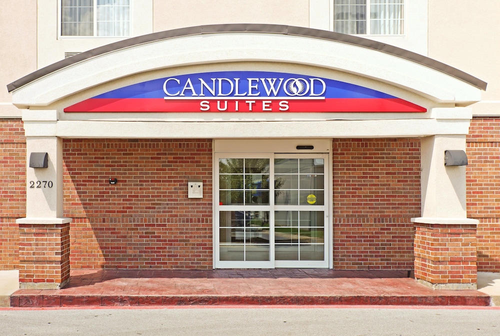 Hotel Candlewood Suites Fayetteville – University of Arkansas, an IHG Hotel - Image 1