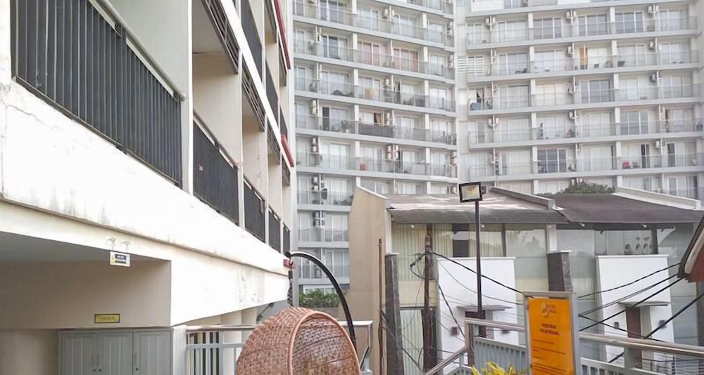 The Modern Monastery Studio At Beverly Dago Apartment