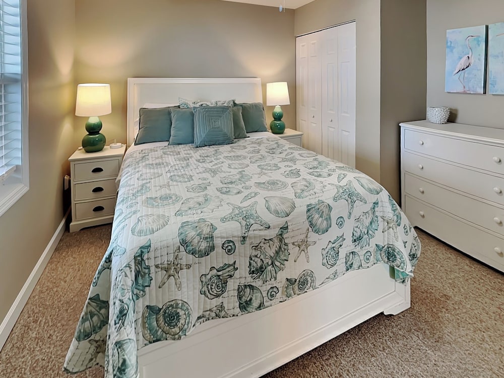 Luna Escape by Topsail Realty