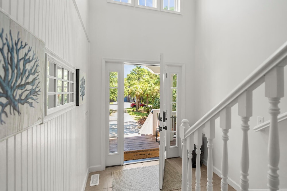 723 Seahorse Road - Newly Renovated, 5-bedroom Oceanside Home