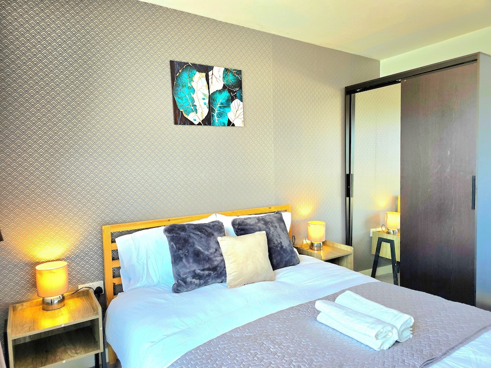 Retreat Private Rooftop 3 Bedroom Apartment