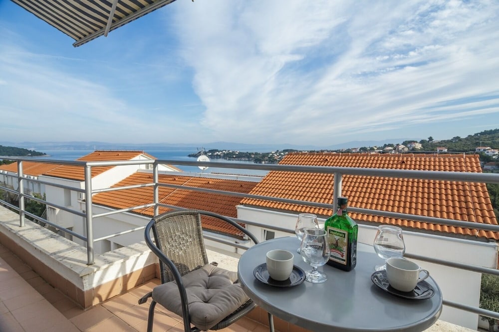 Tatja - 2 Bedroom Apartment - A1 view 2