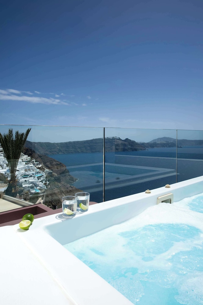 ArmonOia Suites