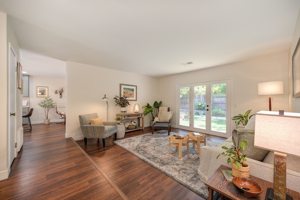 Family-friendly Getaway Near Slide Hill Park 3 Bedroom Home by RedAwning - Property Image 5