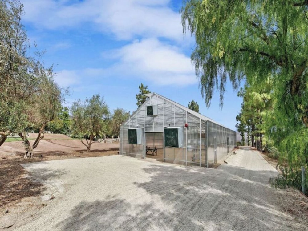 Lechusa - Secluded Creative Compound: Luxury 2-acre Estate w/ Studio & Pool