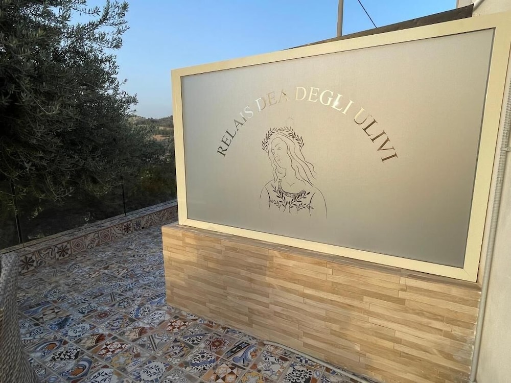 Room-relais Dea Degli Ulivi House