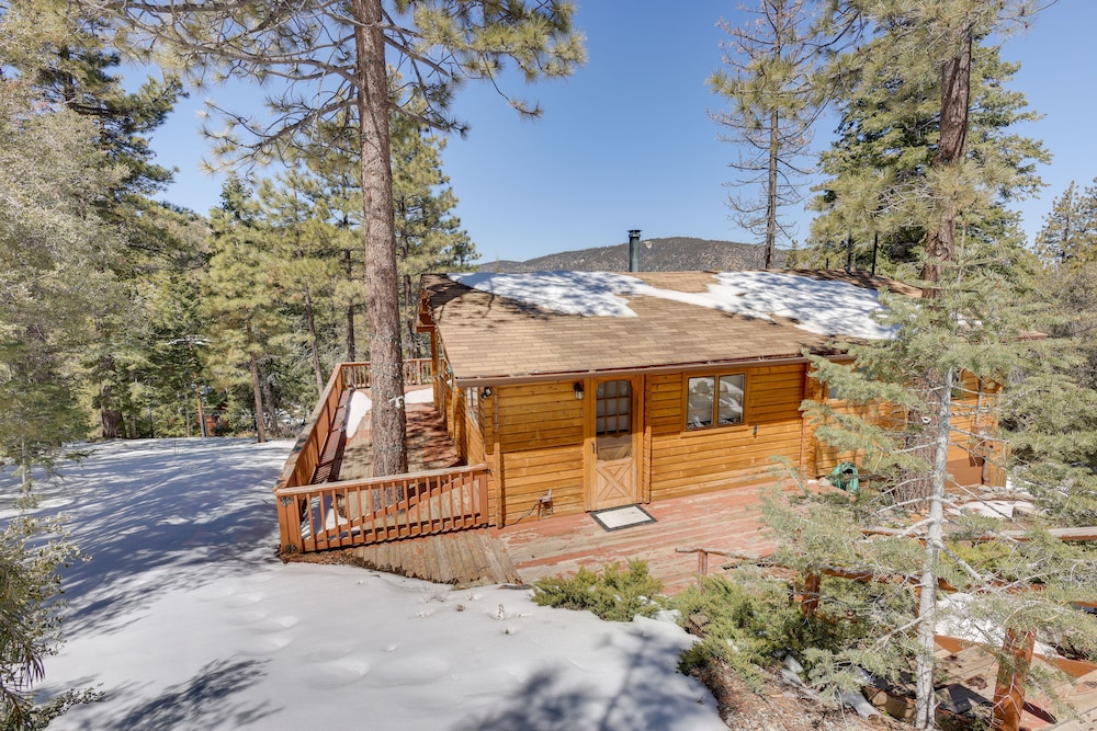 Pine Mountain Club Cabin Rental w/ Pool Access!