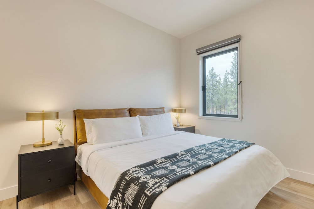 The Aerie Suites by AvantStay – Modern Comfort with Mountain Views view 4
