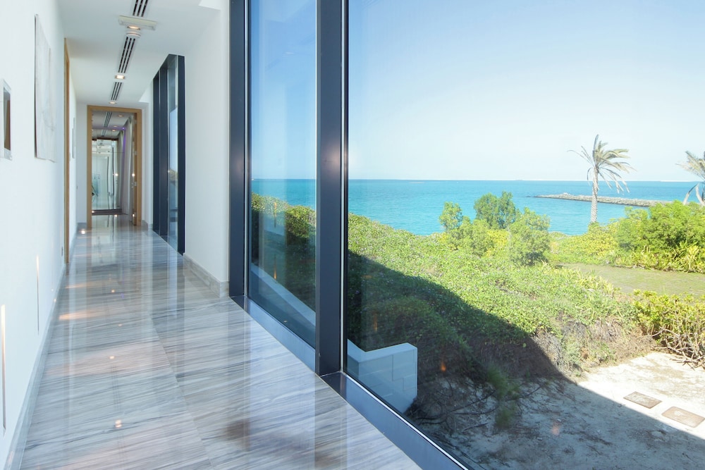 Royal Retreat Villa at Nurai Island