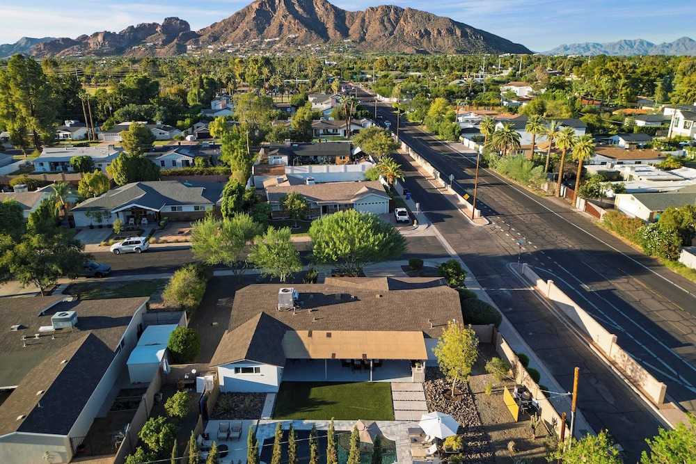 Near Camelback Mtn, Old Town, Trails, Golf + Spas w/ Pool, Hot Tub Camelback Casa by Avantstay