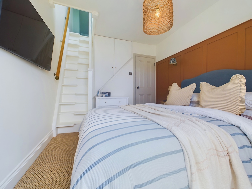 Seaside Cottage Retreat in Leigh-on-sea