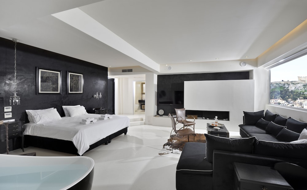 Alto Psyrri Penthouse by K&K