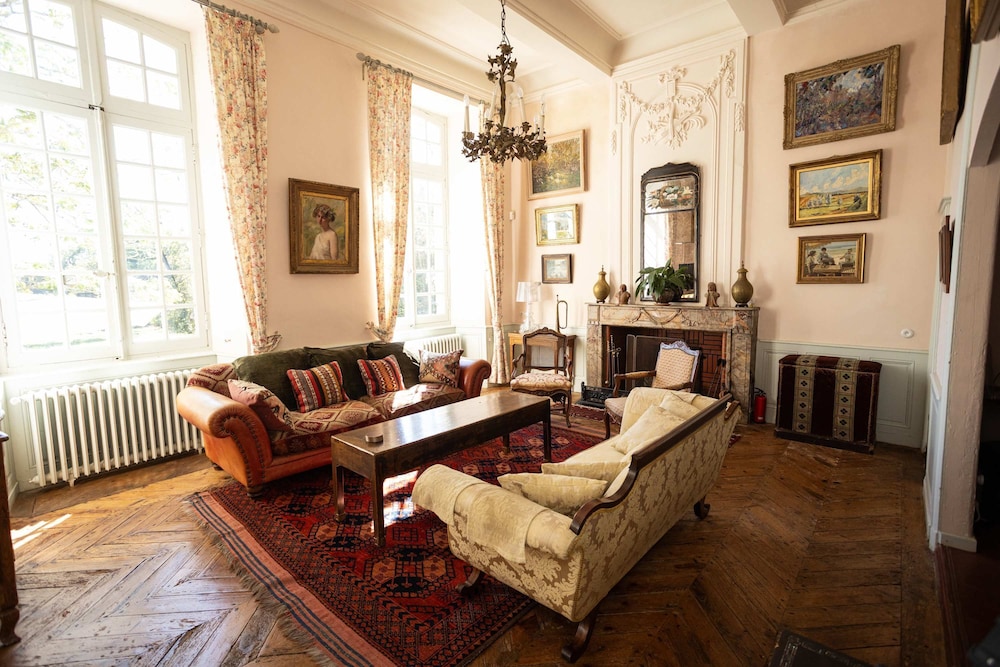 18th Century Ch Teau With Stunning Pool Gardens