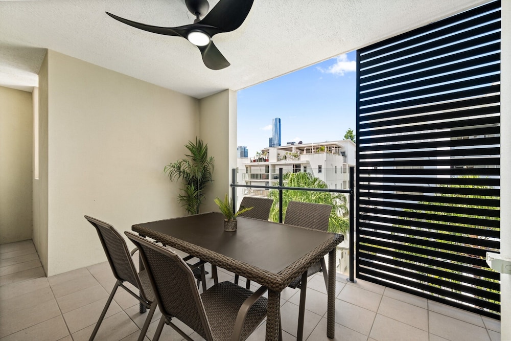 Central South Brisbane Stay With Pool Access