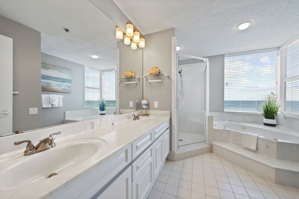 Beach Colony W7C - Covered Parking Included