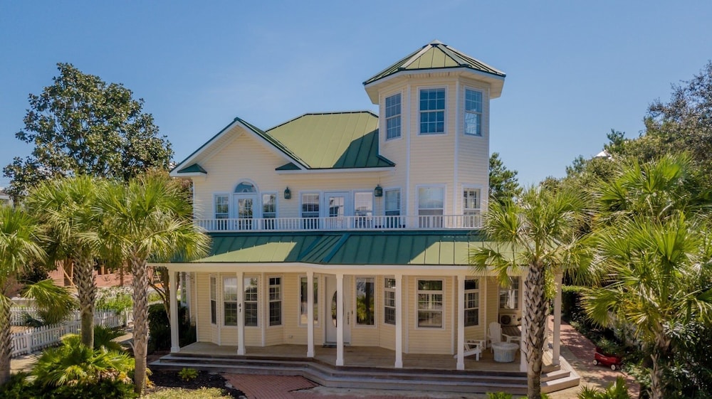 Key Lime Pie 6 Bedroom Home by RedAwning view 4