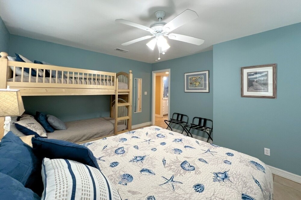 Abby Sands Castle 2 Bedroom Home by RedAwning