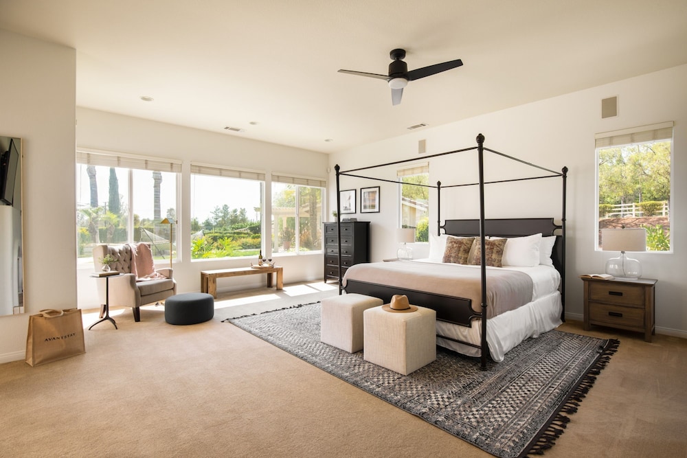 Villa Verdot by Avantstay Spectacular 6 BR Estate w Pool Hot Tub Tennis B-ball Courts