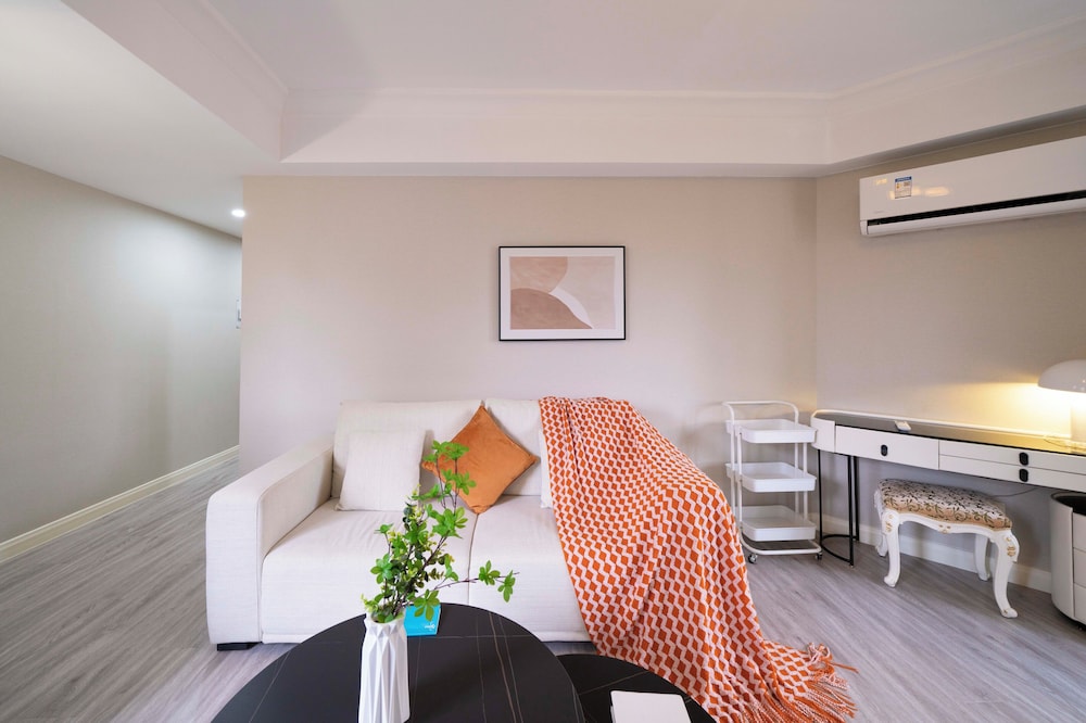 Tyms Modern 1BR APT Garden