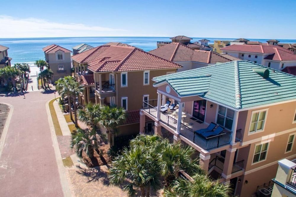 Honu Hale 5 Bedroom Holiday Home by Five Star Properties