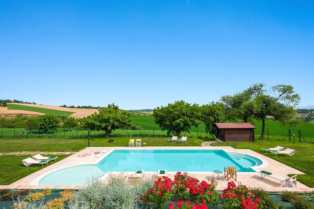 I Gelsi 12 2 by Marche Holiday Villas