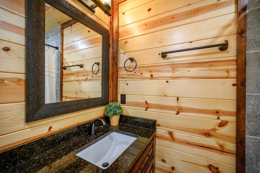 Sugar Mama Cabin for 10!