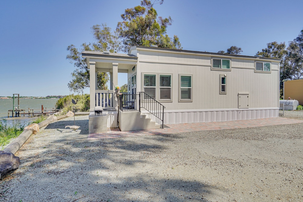 Riverfront Isleton Cottage < 1 Mi to Rio Vista! view 2