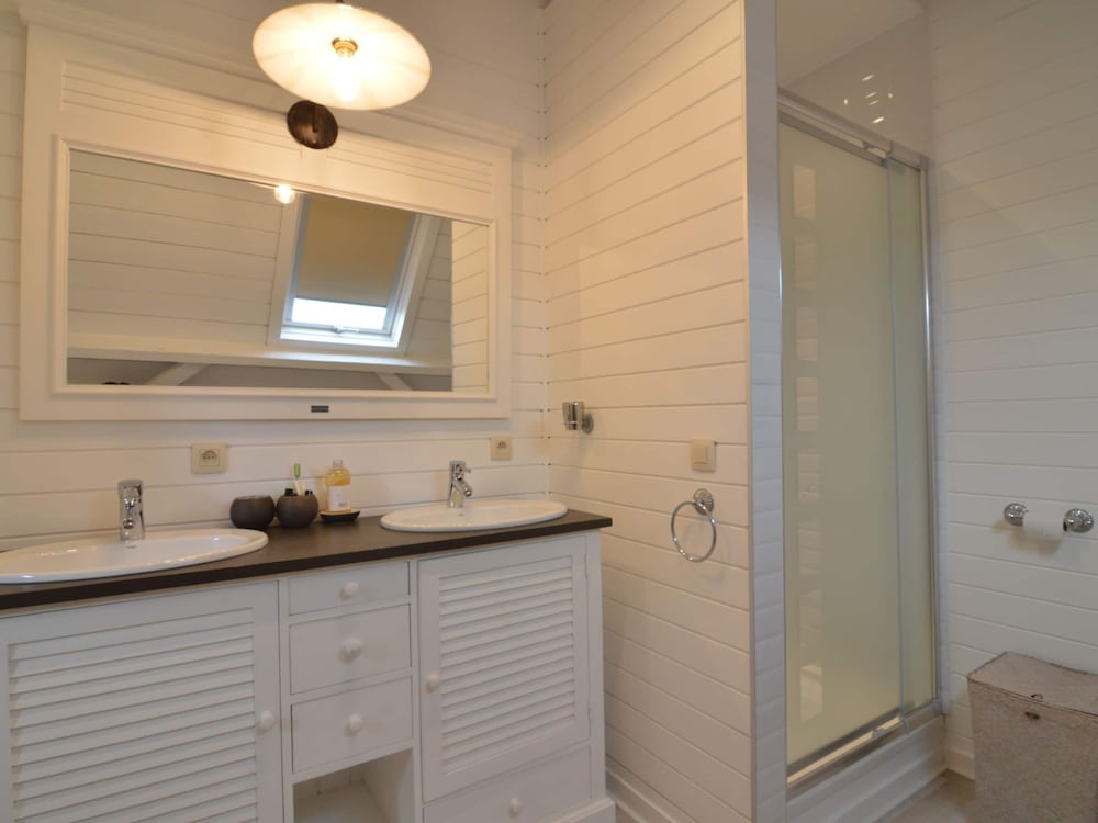 Holiday Home in West Flanders With Garden and Bubble Bath