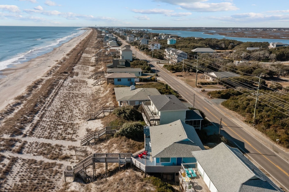 Livin' the Ruff Life by Topsail Realty