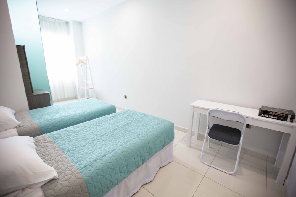 56 Residence photo 8
