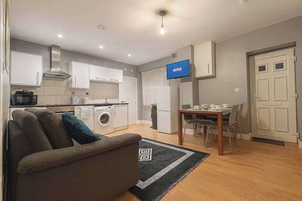 Charming High Wycombe Apartment