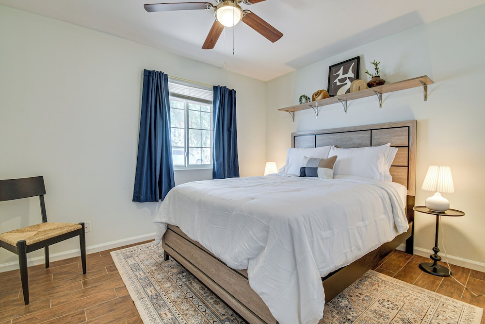3 Mi to Old Town Scottsdale: Home w/ Patio!