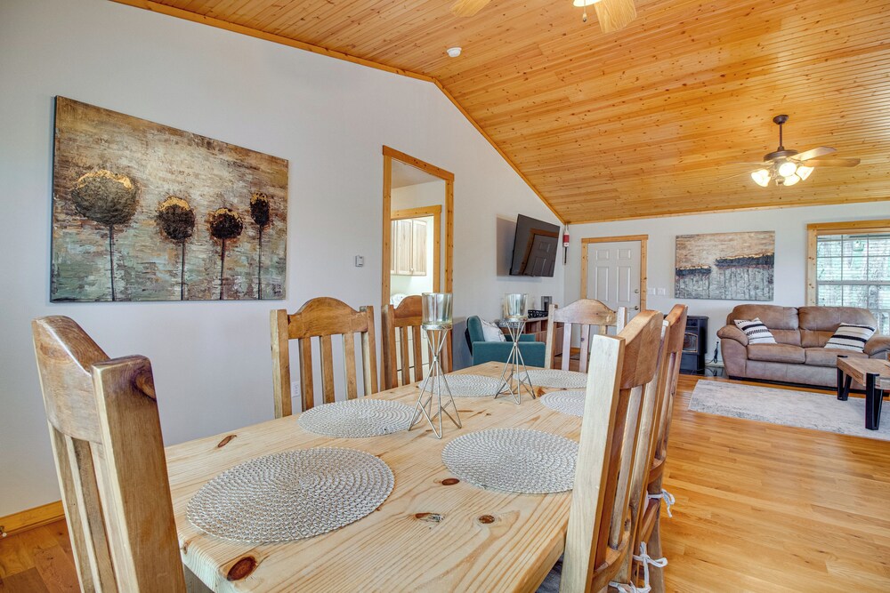 Norfork Lake Access: Cabin w/ Deck & Water View!