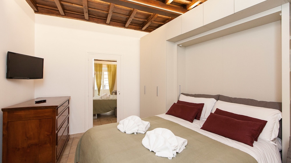 Rental in Rome Arenula Studio