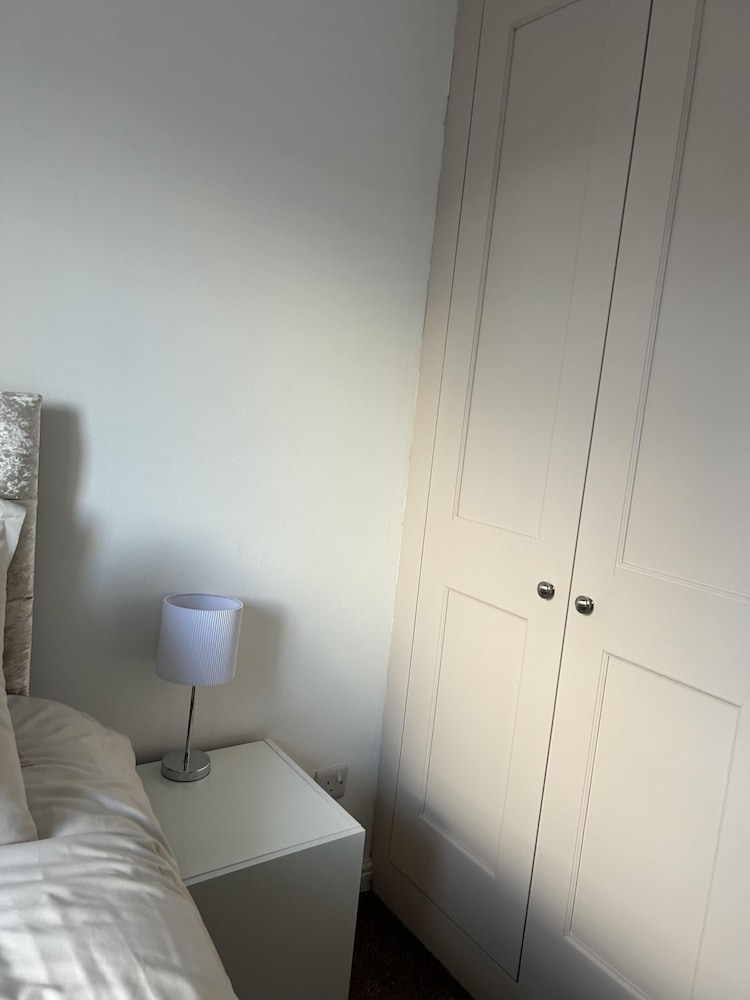 Tranquil Sheffield Retreat - 3 Bedroom House view 5