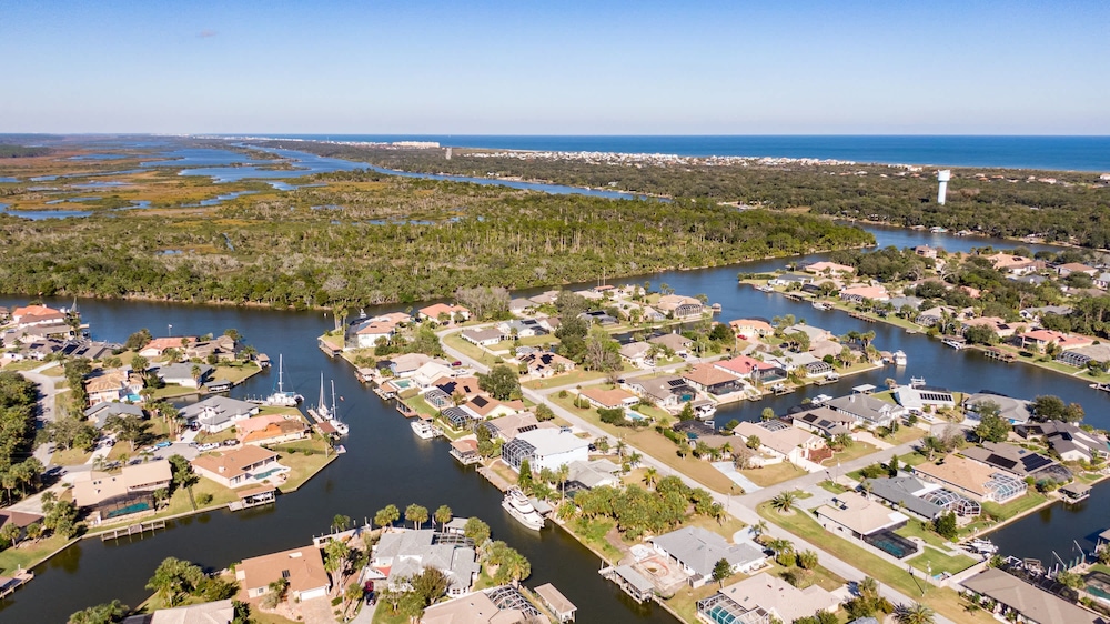 Canal Front Oasis With Pool in Palm Coast