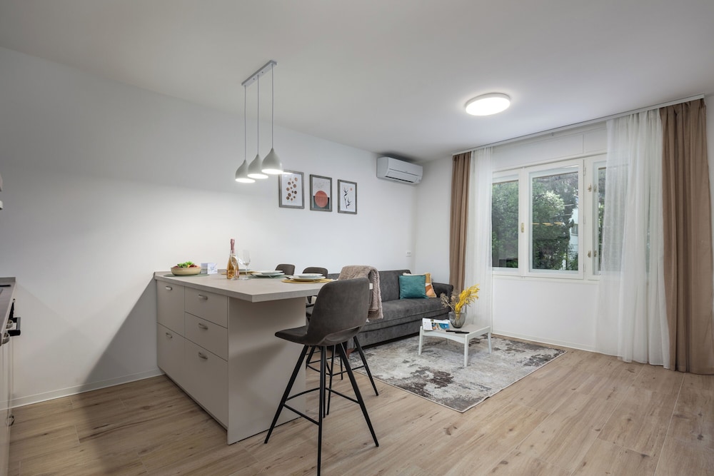 City Apartment Nurli Near Beach