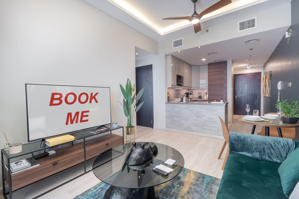 Calm 1-bedroom With Relaxing Balcony Atmosphere in Liwan