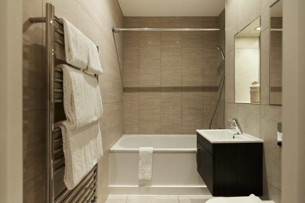 The Harlesden Escape - Spacious 3bdr Flat With Balcony
